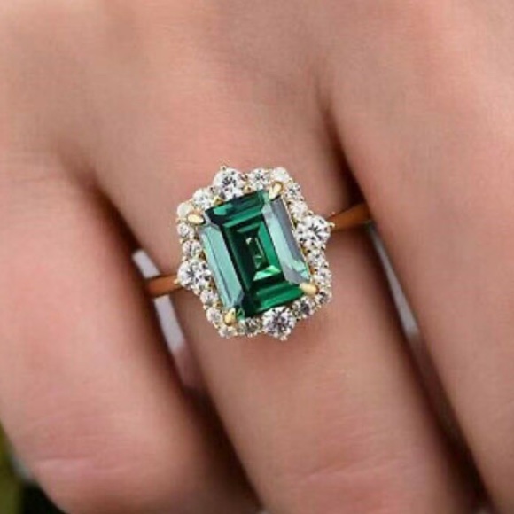 NWT Gorgeous18k yellow gold plated Emerald Ring size 6-10 - Picture 2 of 3